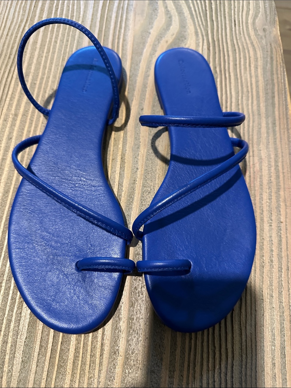 Reformation Blue Strappy Toe Loop Flat Sandals Size 8 Made in Brazil